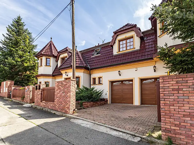 Prodej rodinného domu 267 m², pozemek 571 m², Praha – náhled fotky 2