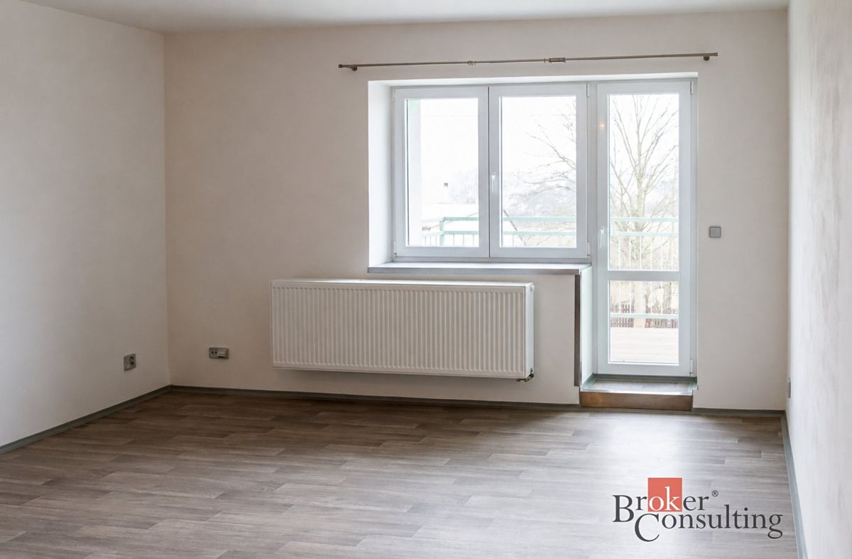 Pronájem bytu 1+kk 37 m² – fotografie 3