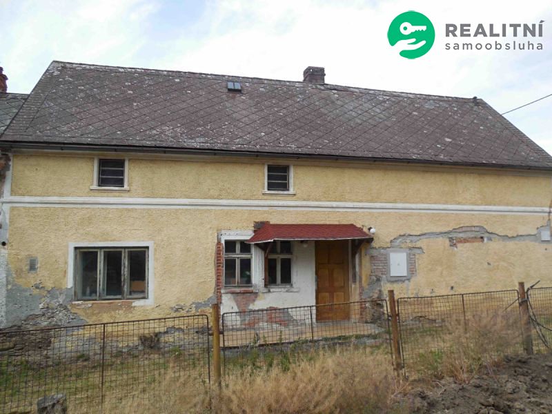 Prodej rodinného domu 270 m², pozemek 1300 m² – fotografie 2