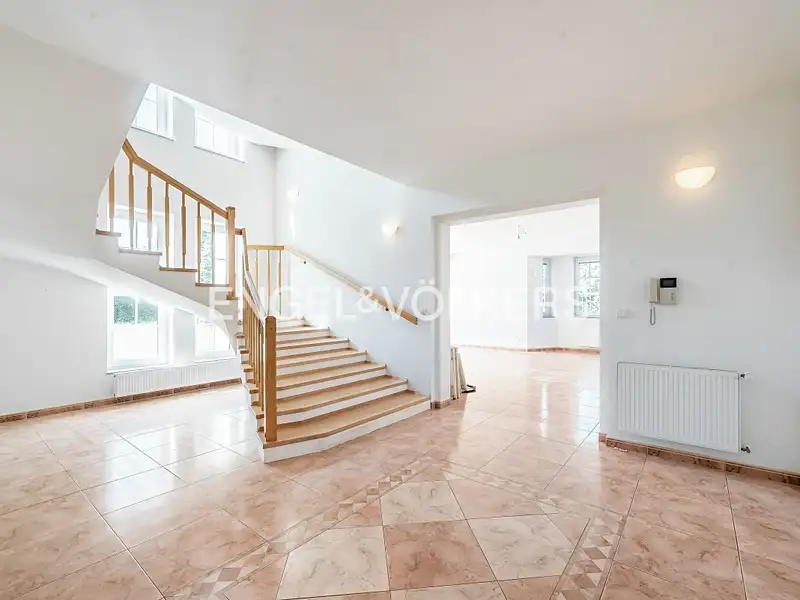 Pronájem vily 610 m², pozemek 747 m², Průhonice – náhled fotky 2