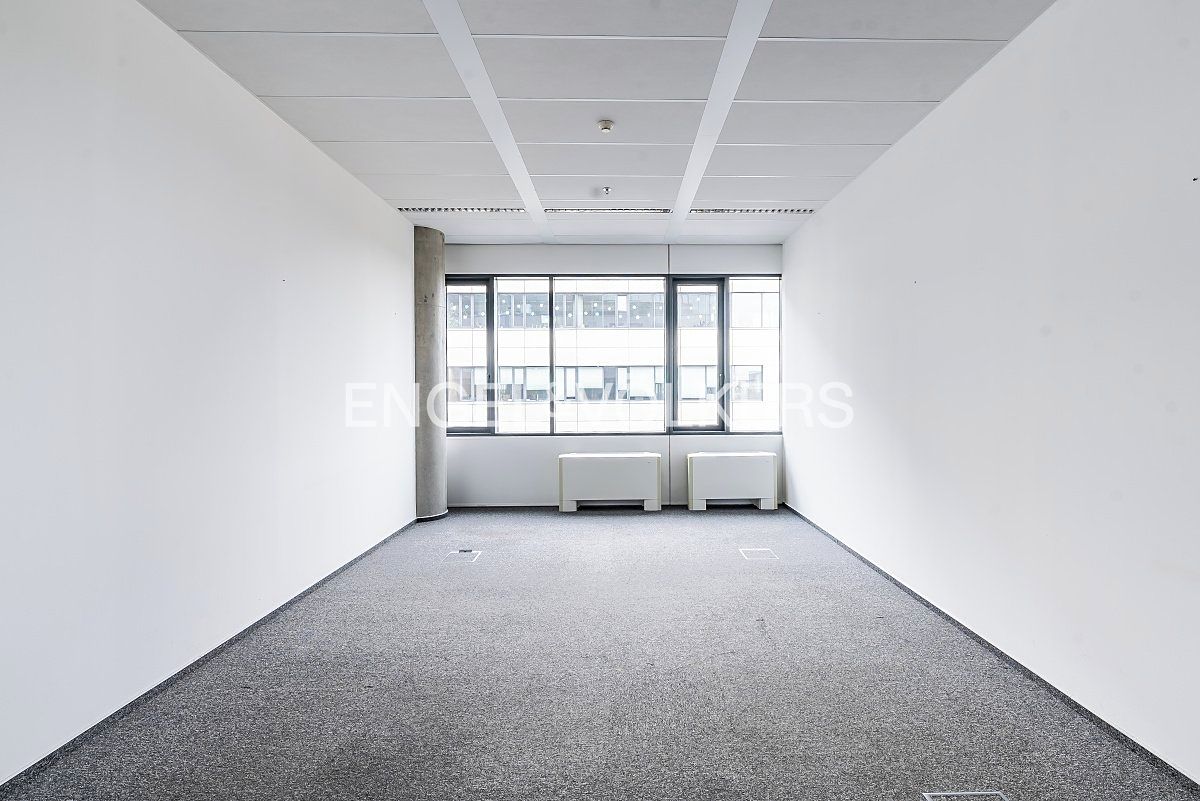 Pronájem kanceláře 1154 m² – fotografie 4