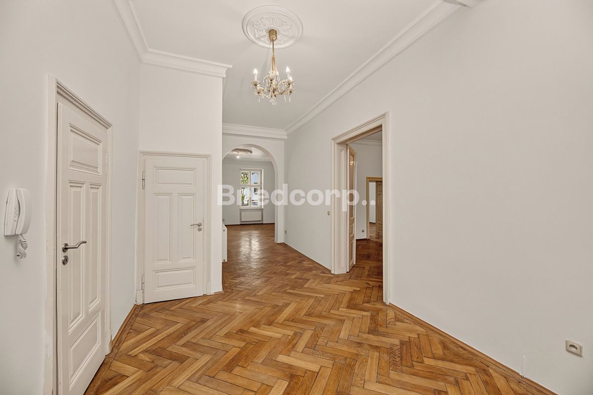 Pronájem kanceláře 170 m² – fotografie 2