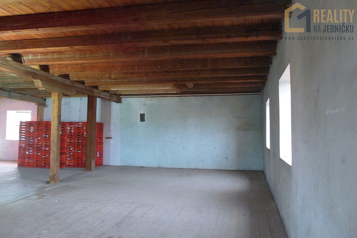 Pronájem skladového prostoru 763 m²