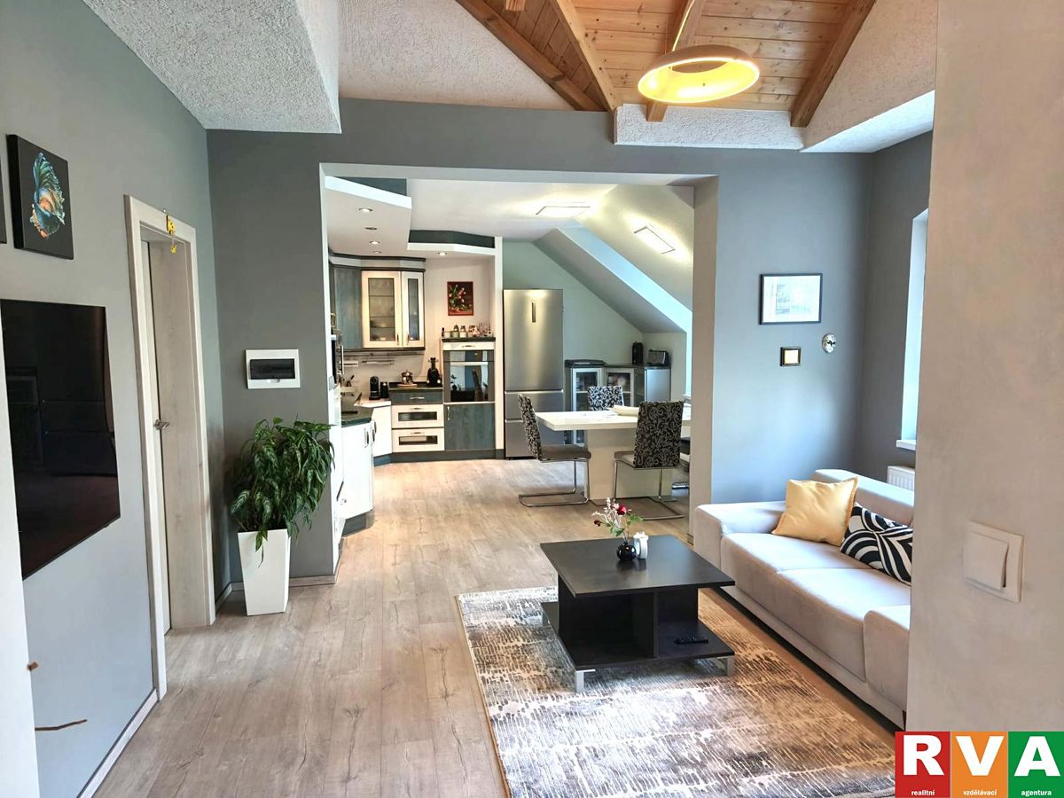 Prodej rodinného domu 250 m², pozemek 138 m²