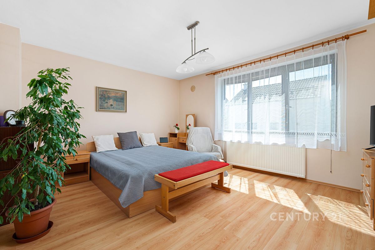 Prodej rodinného domu 227 m², pozemek 227 m² – fotografie 5