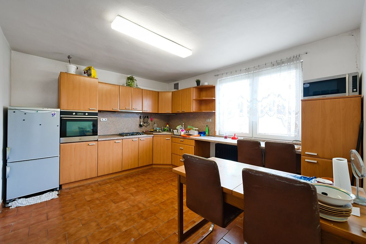 Prodej vícegeneračního domu 160 m², pozemek 143 m² – fotografie 2