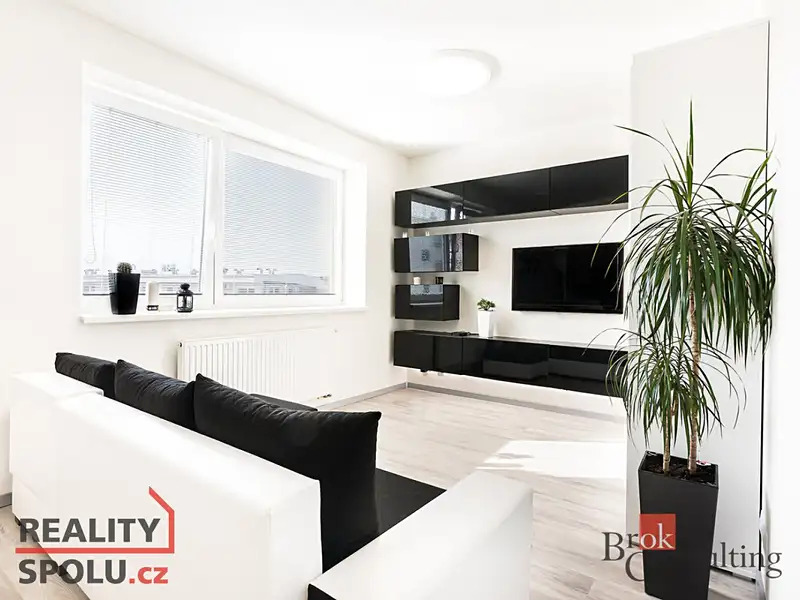 Pronájem bytu 1+kk 33 m², Brno – náhled fotky 1