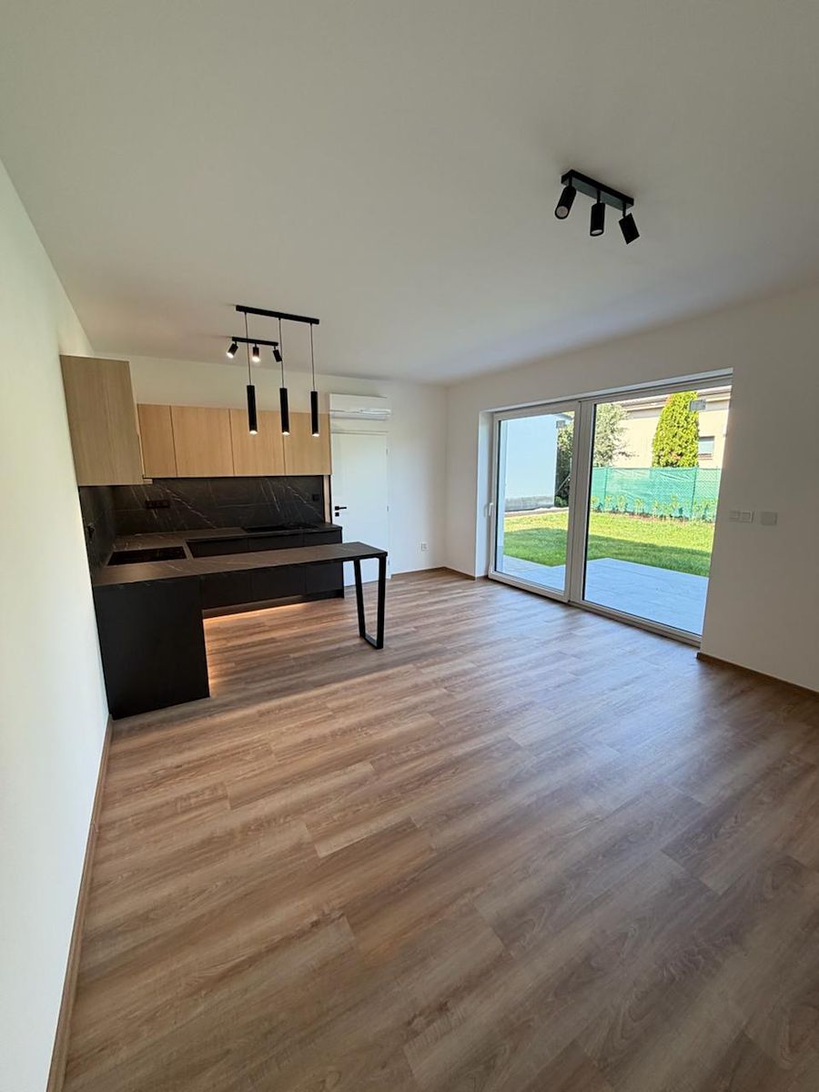 Pronájem bytu 2+kk 45 m² – fotografie 2