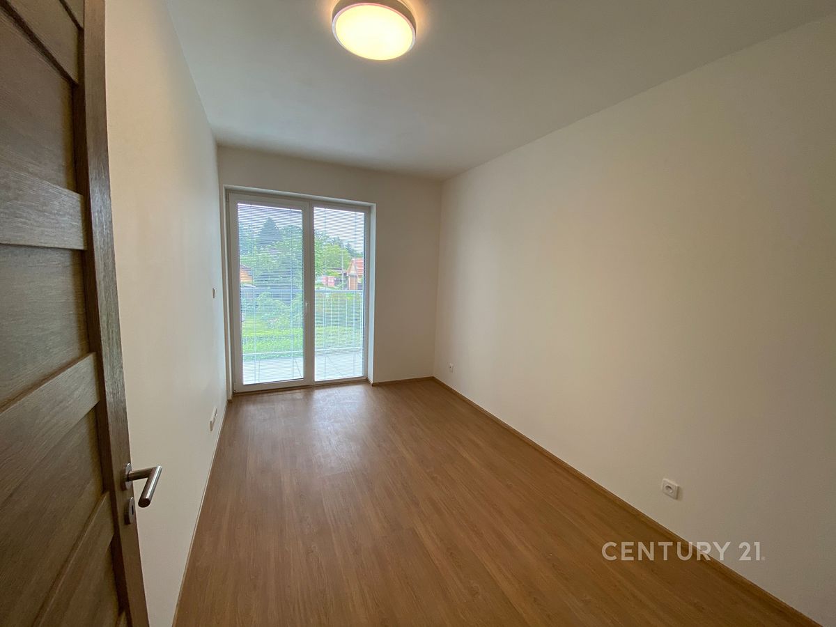 Pronájem bytu 2+kk 43 m² – fotografie 3