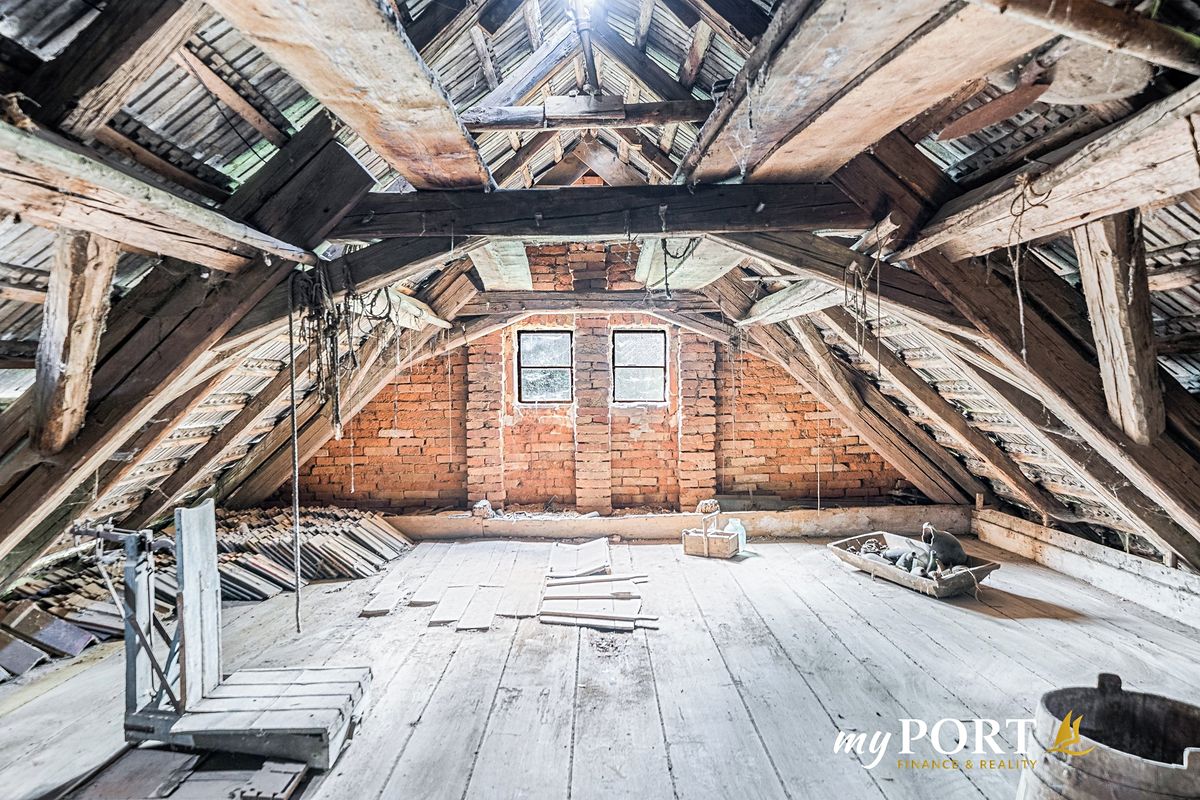 Prodej rodinného domu 275 m², pozemek 2635 m²
