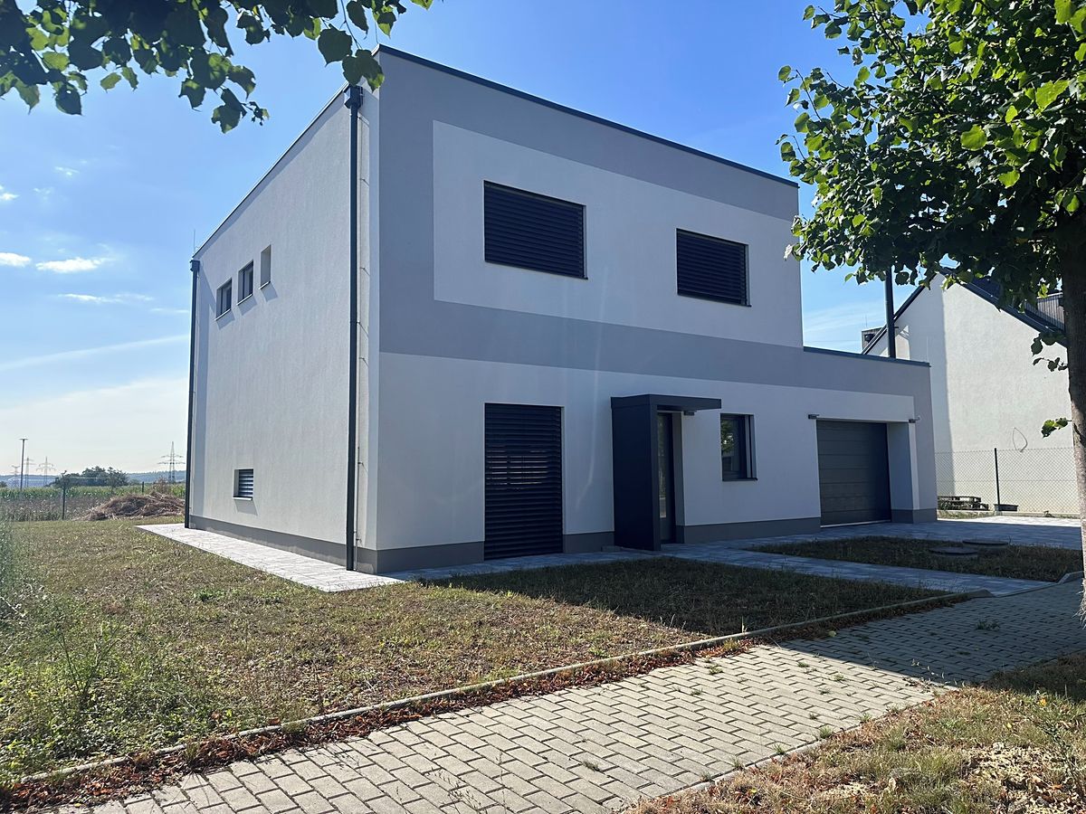 Prodej rodinného domu 221 m², pozemek 815 m² – fotografie 4