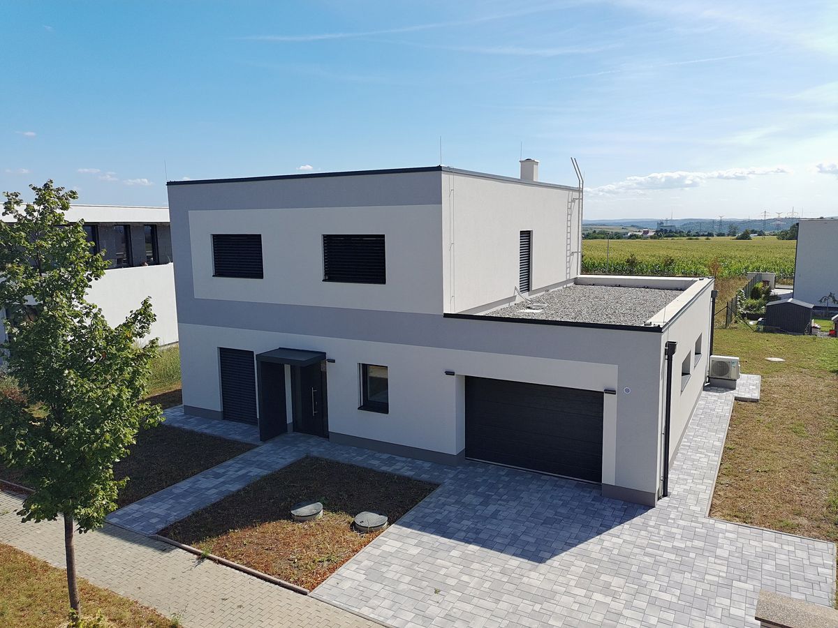 Prodej rodinného domu 221 m², pozemek 815 m² – fotografie 3