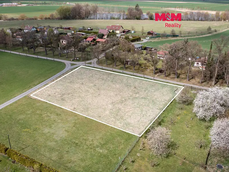 Prodej stavebního pozemku 2692 m², Březnice – náhled fotky 1