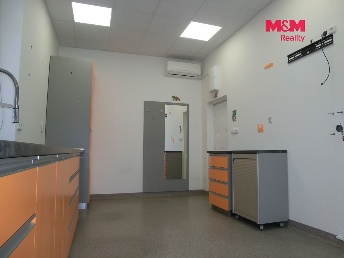 Prodej obchodního prostoru 17 m² – fotografie 2