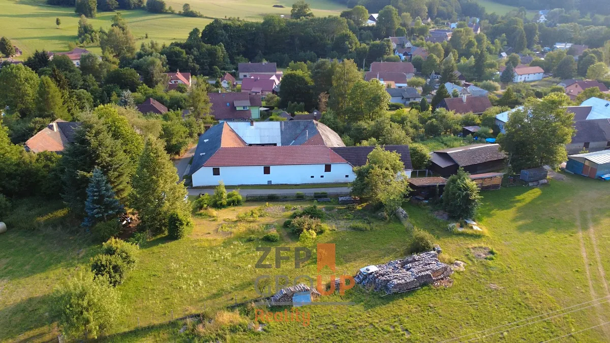 Prodej rodinného domu 300 m², pozemek 5115 m²
