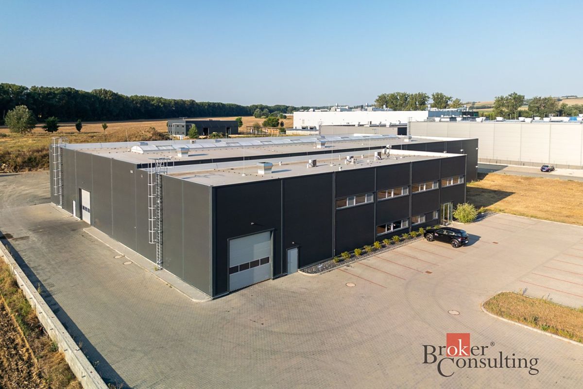 Pronájem výrobní haly, prostoru 2850 m²