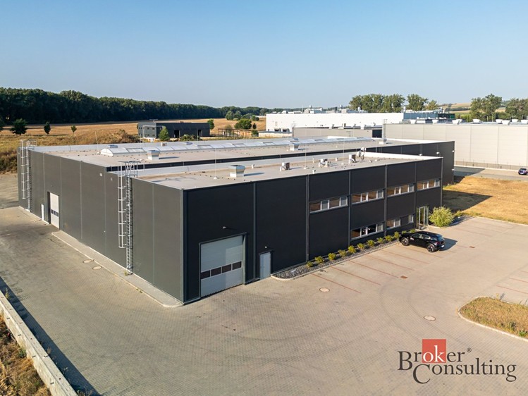 Pronájem komerčního prostoru, 2 850 m² (1 z 36)