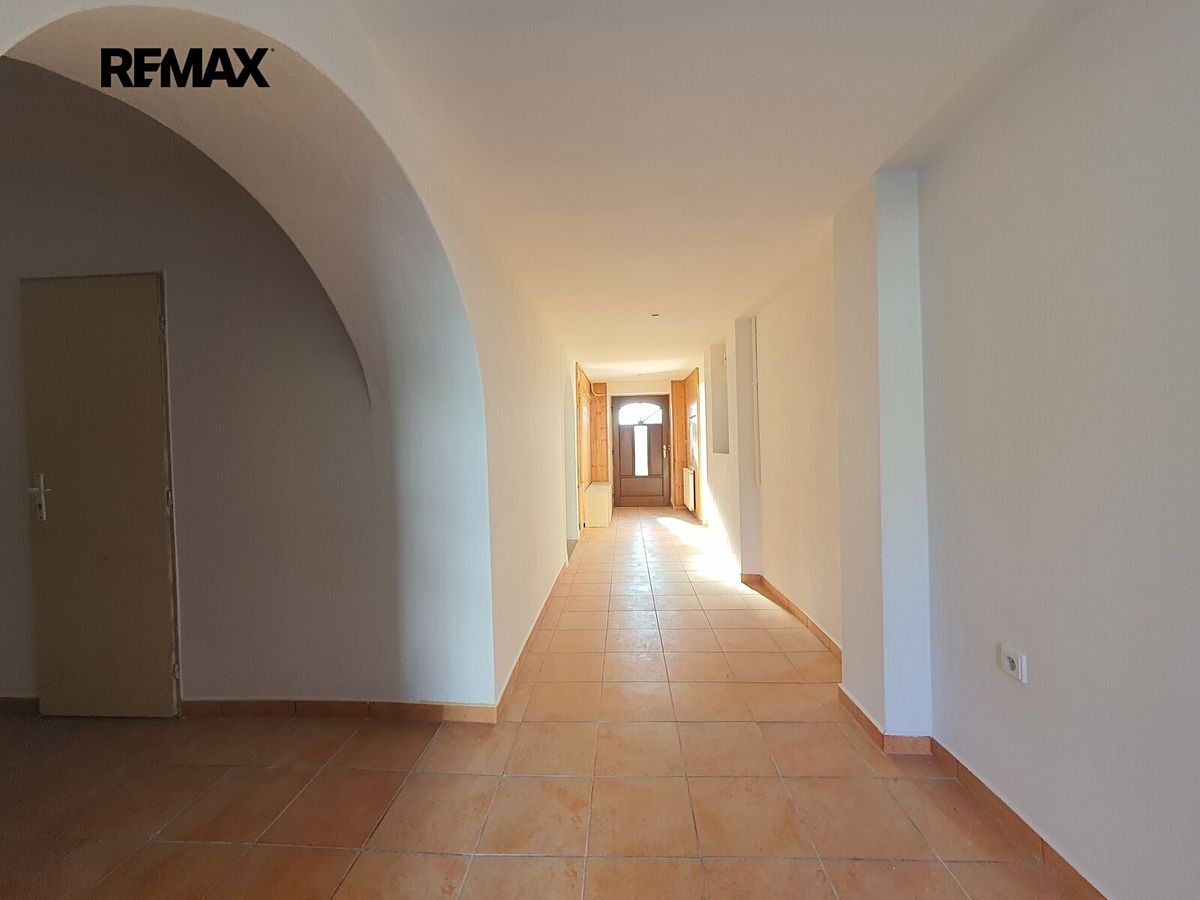 Prodej rodinného domu 257 m², pozemek 830 m² – fotografie 3