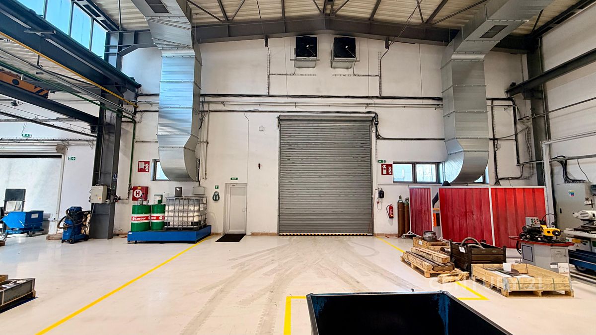 Pronájem výrobní haly, prostoru 2000 m² – fotografie 3