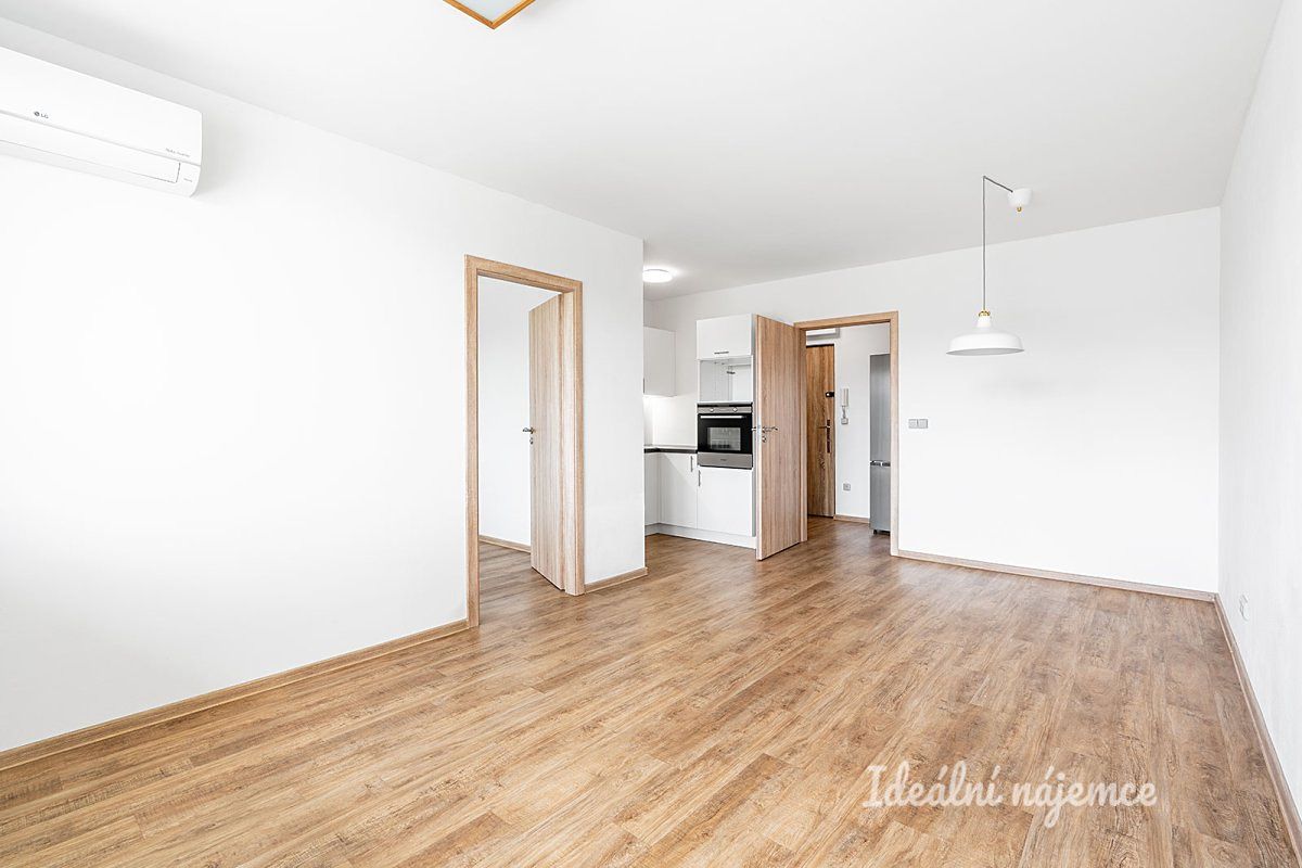 Pronájem bytu 2+kk 47 m² – fotografie 2