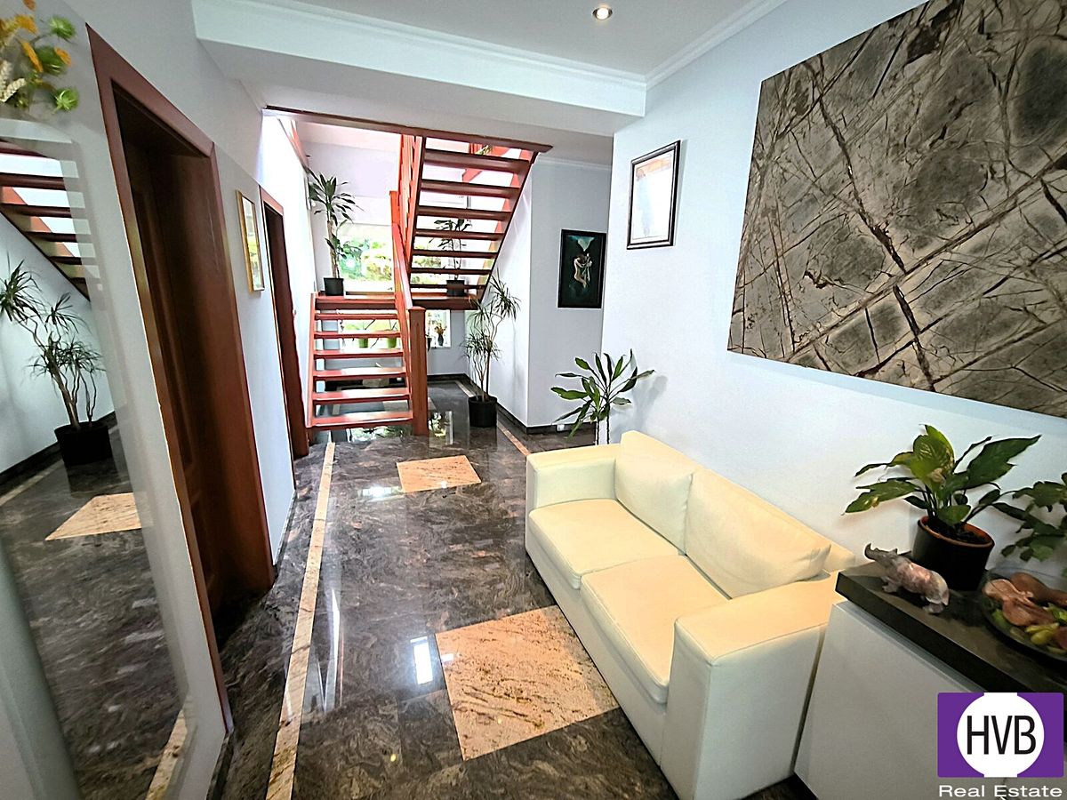 Prodej rodinného domu 340 m², pozemek 1126 m² – fotografie 4