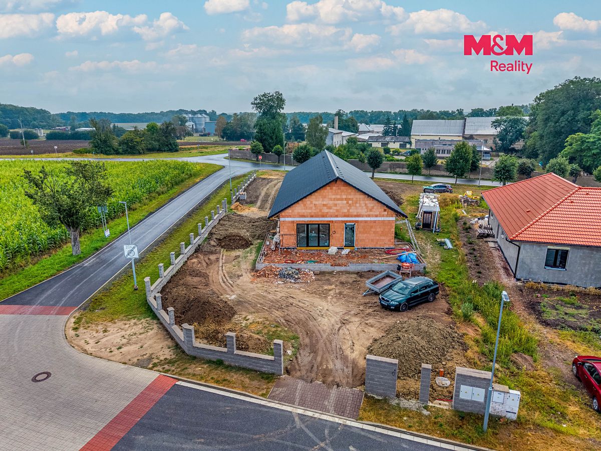 Prodej rodinného domu 126 m², pozemek 731 m² – fotografie 2