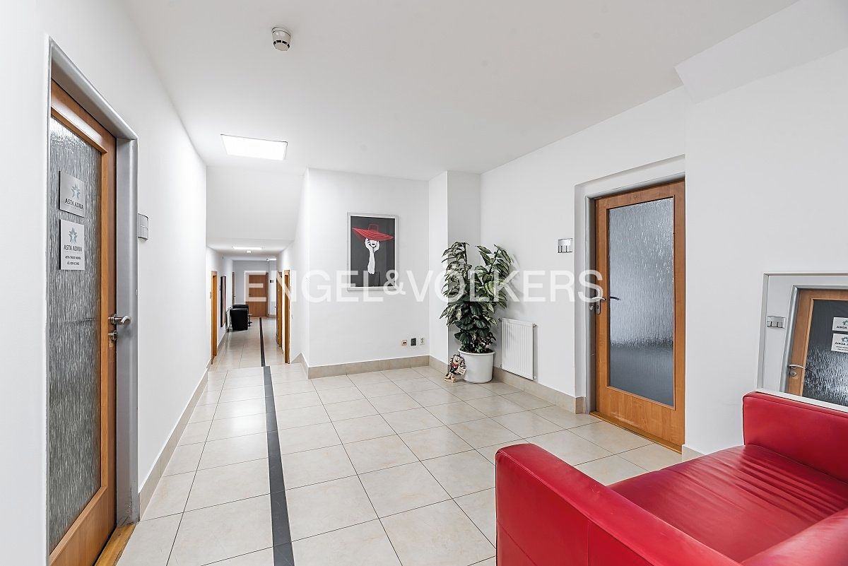 Pronájem kanceláře 57 m² – fotografie 4