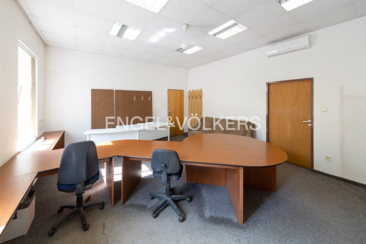 Pronájem kanceláře 58 m² – fotografie 3