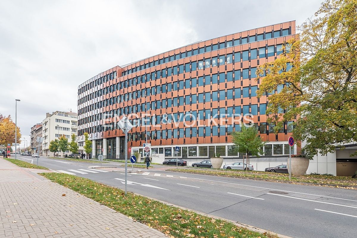 Pronájem kanceláře 208 m²