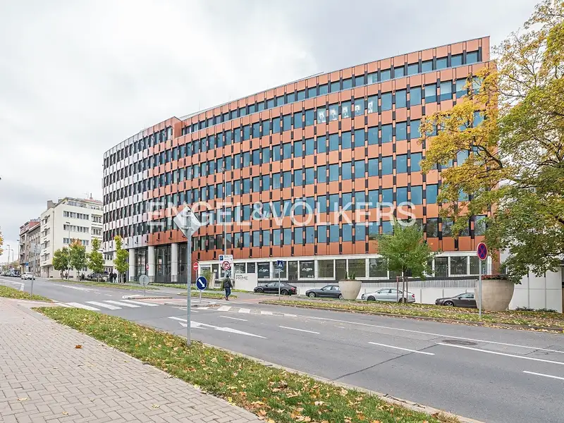 Pronájem kanceláře 208 m², Praha – náhled fotky 1