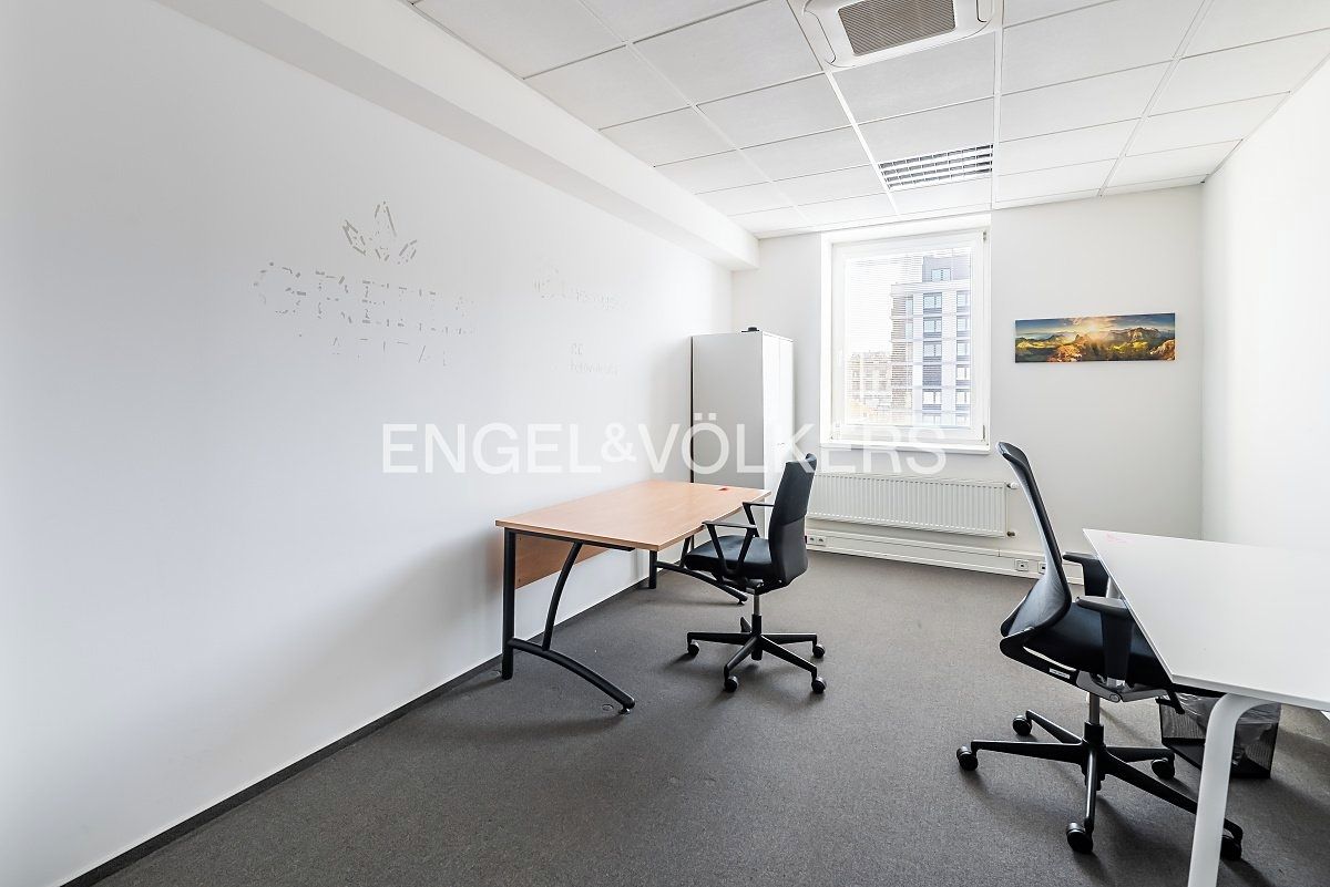 Pronájem kanceláře 197 m² – fotografie 3