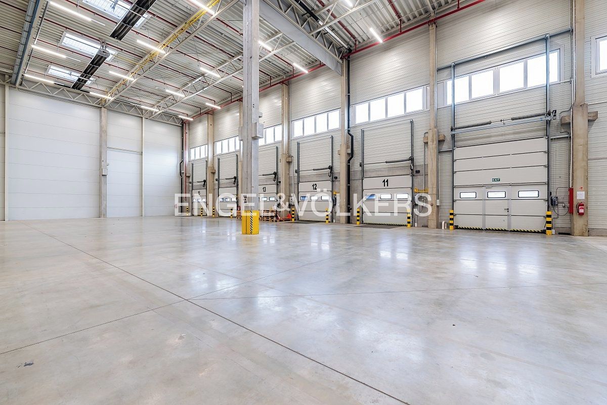 Pronájem skladového prostoru 2828 m² – fotografie 3