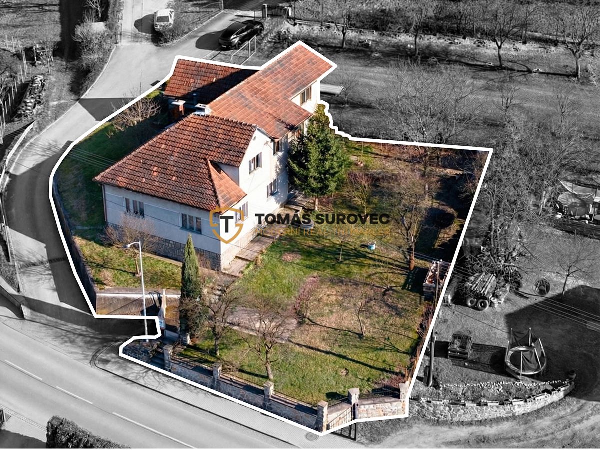 Prodej rodinného domu 250 m², pozemek 740 m² – fotografie 2