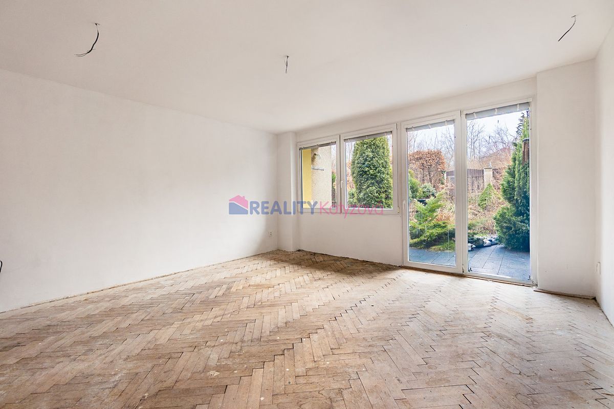 Prodej rodinného domu 210 m², pozemek 174 m² – fotografie 3