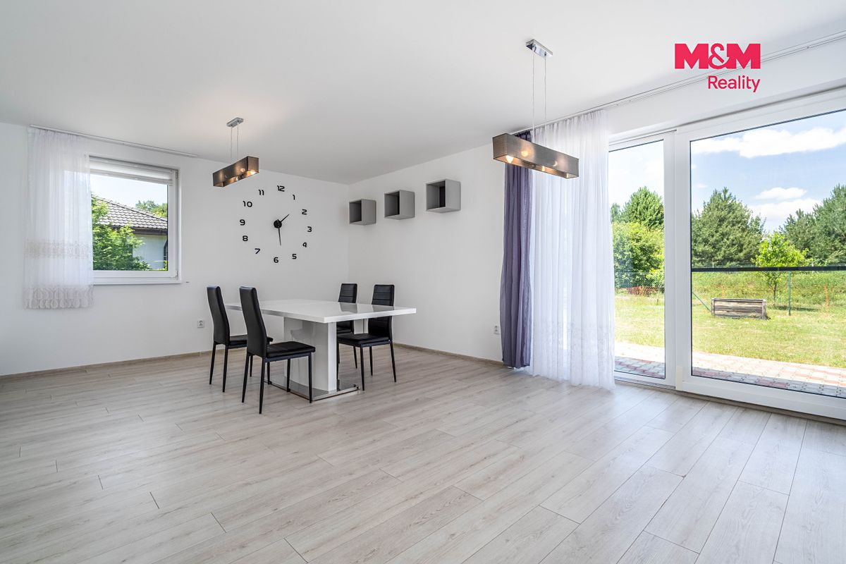 Prodej rodinného domu 111 m², pozemek 820 m² – fotografie 3