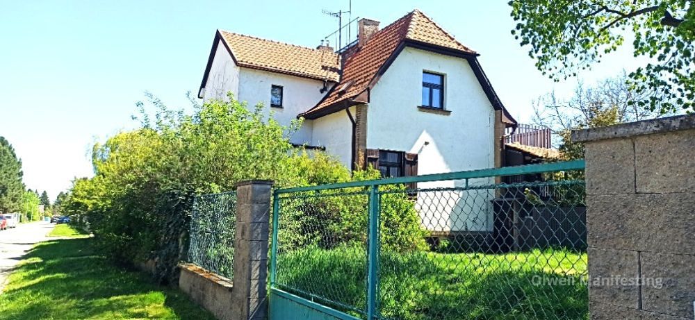 Prodej rodinného domu 240 m², pozemek 530 m² – fotografie 2