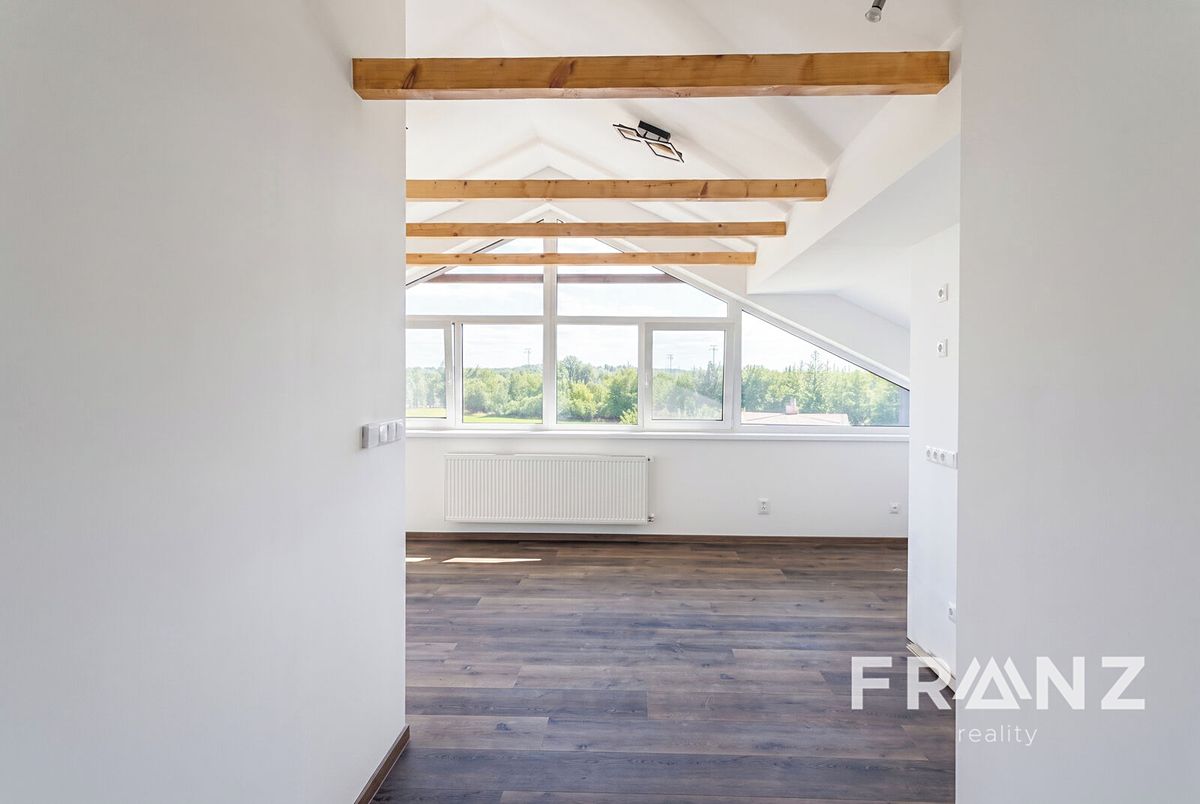 Pronájem bytu 1+kk 28 m² – fotografie 2