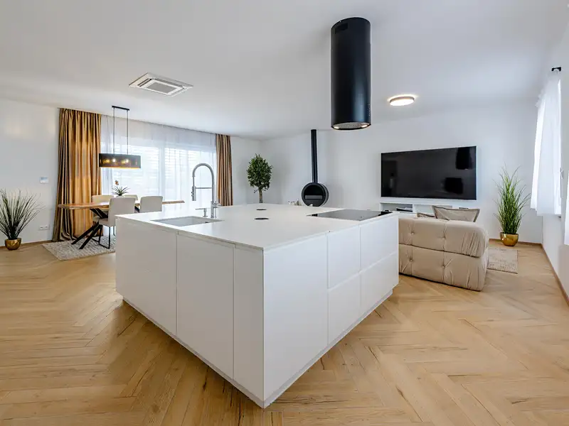 Prodej rodinného domu 194 m², pozemek 1530 m², Všestary – náhled fotky 1