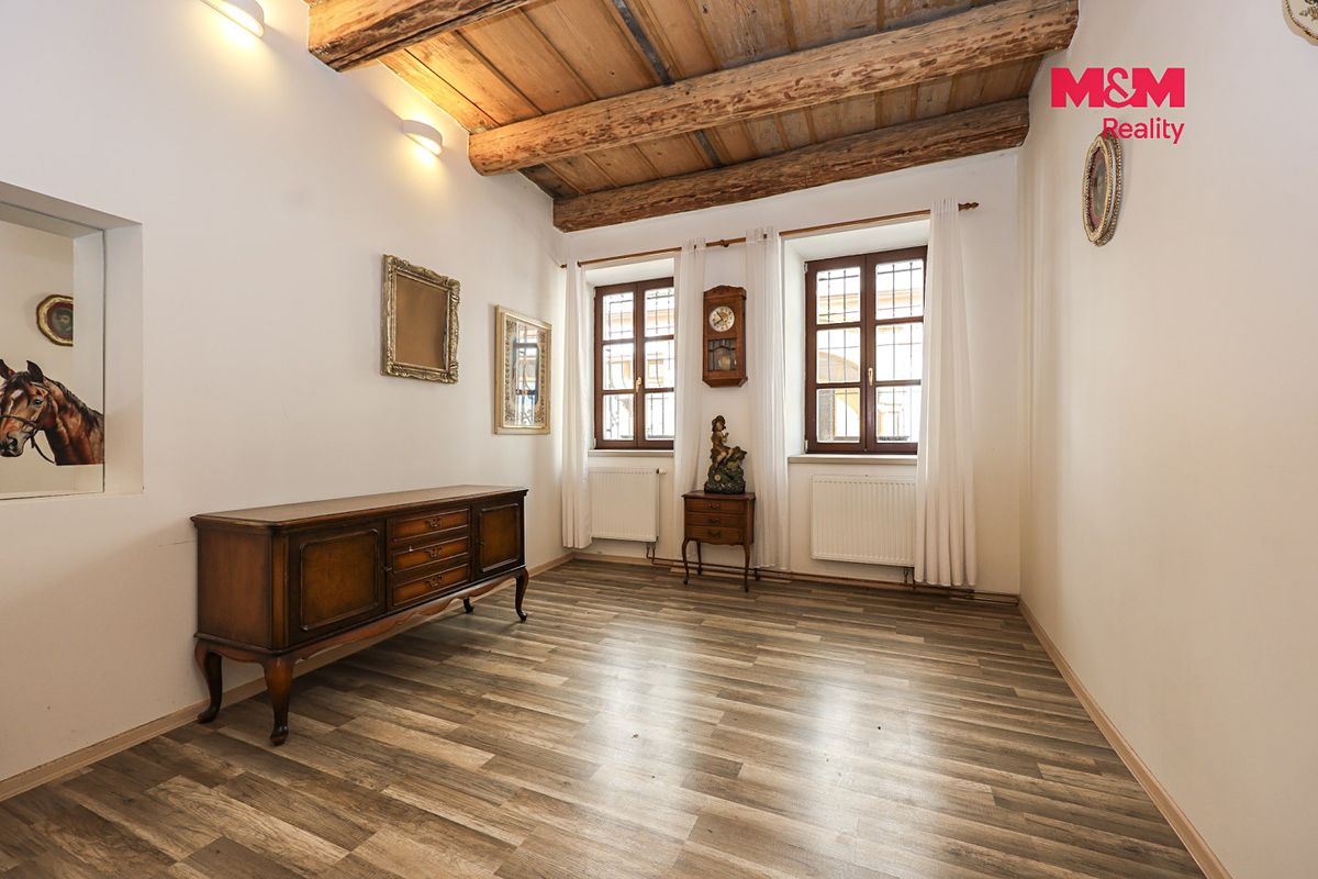 Prodej rodinného domu 420 m², pozemek 414 m² – fotografie 3