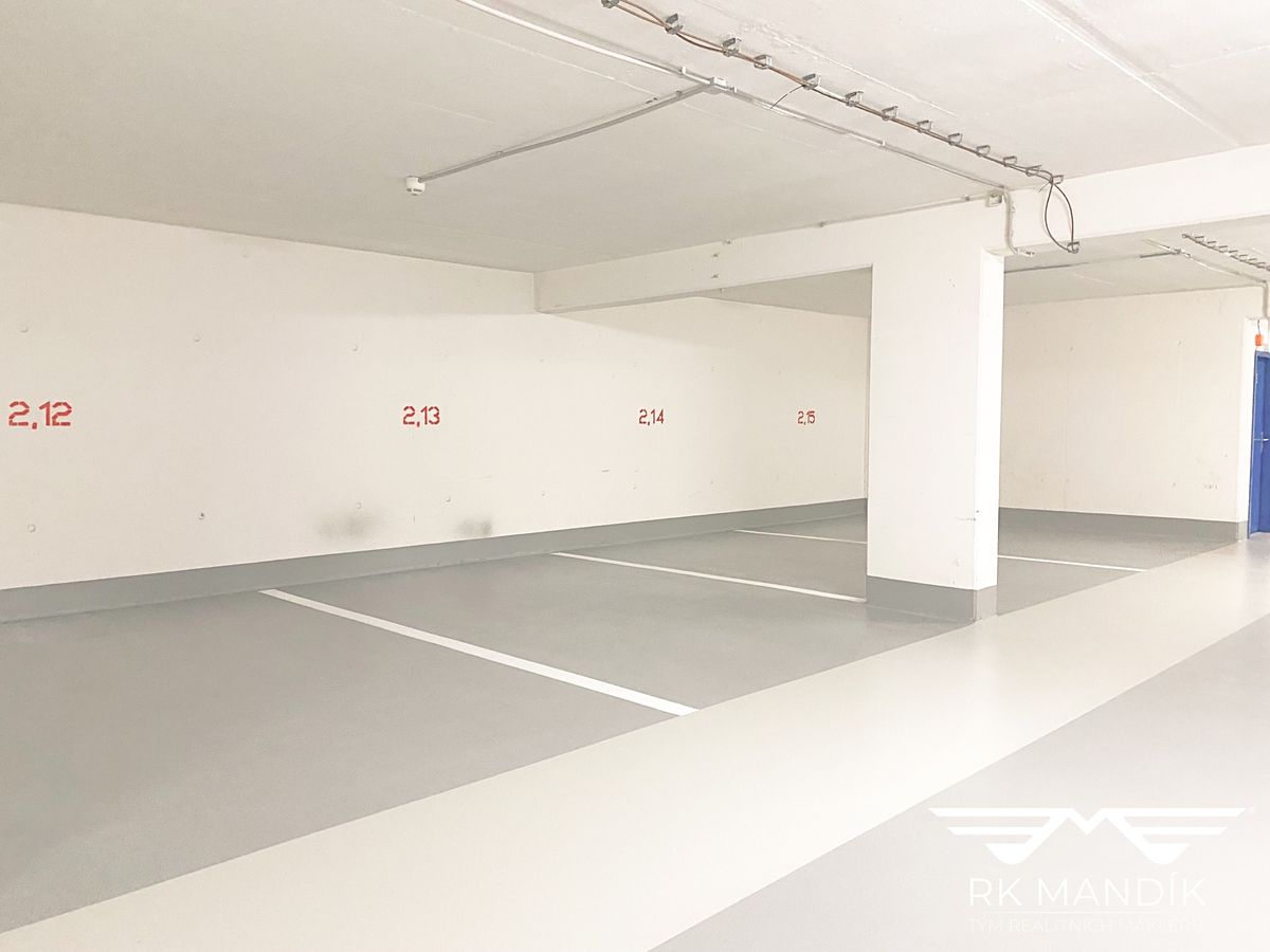 Pronájem garážového stání 10 m² – fotografie 3