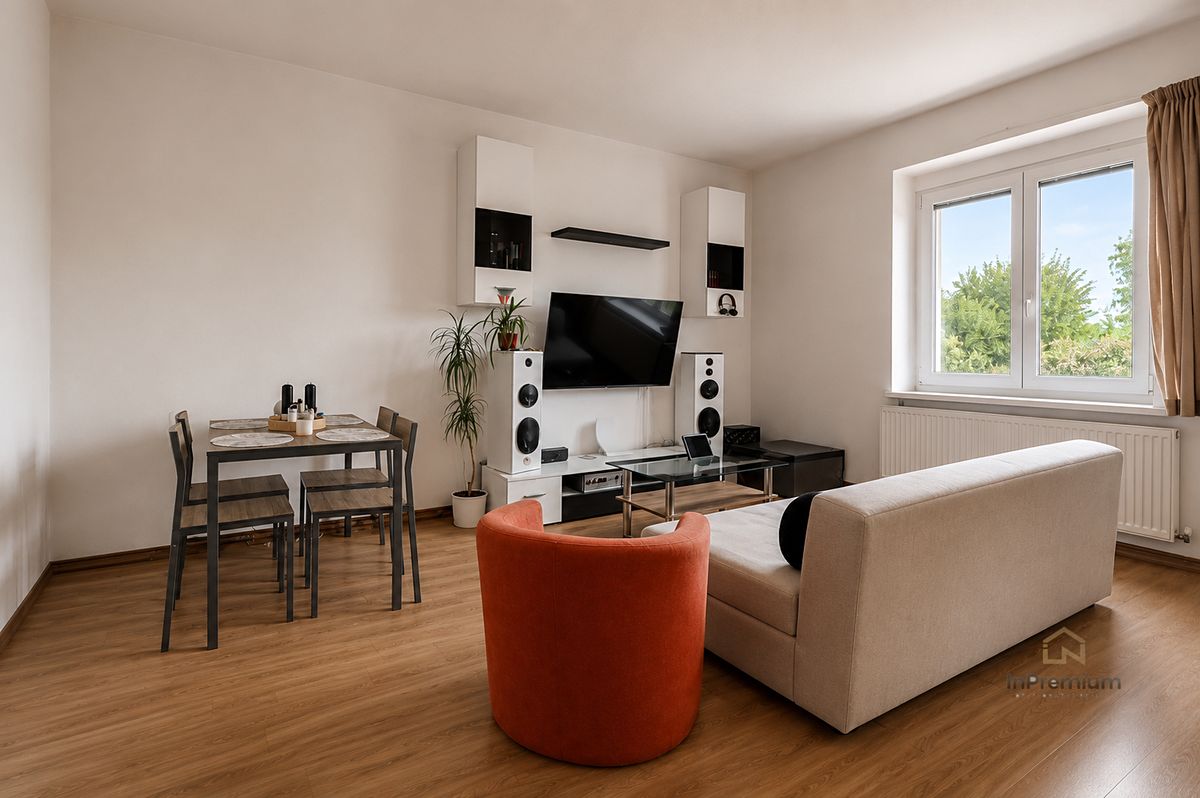 Prodej rodinného domu 187 m², pozemek 245 m² – fotografie 2