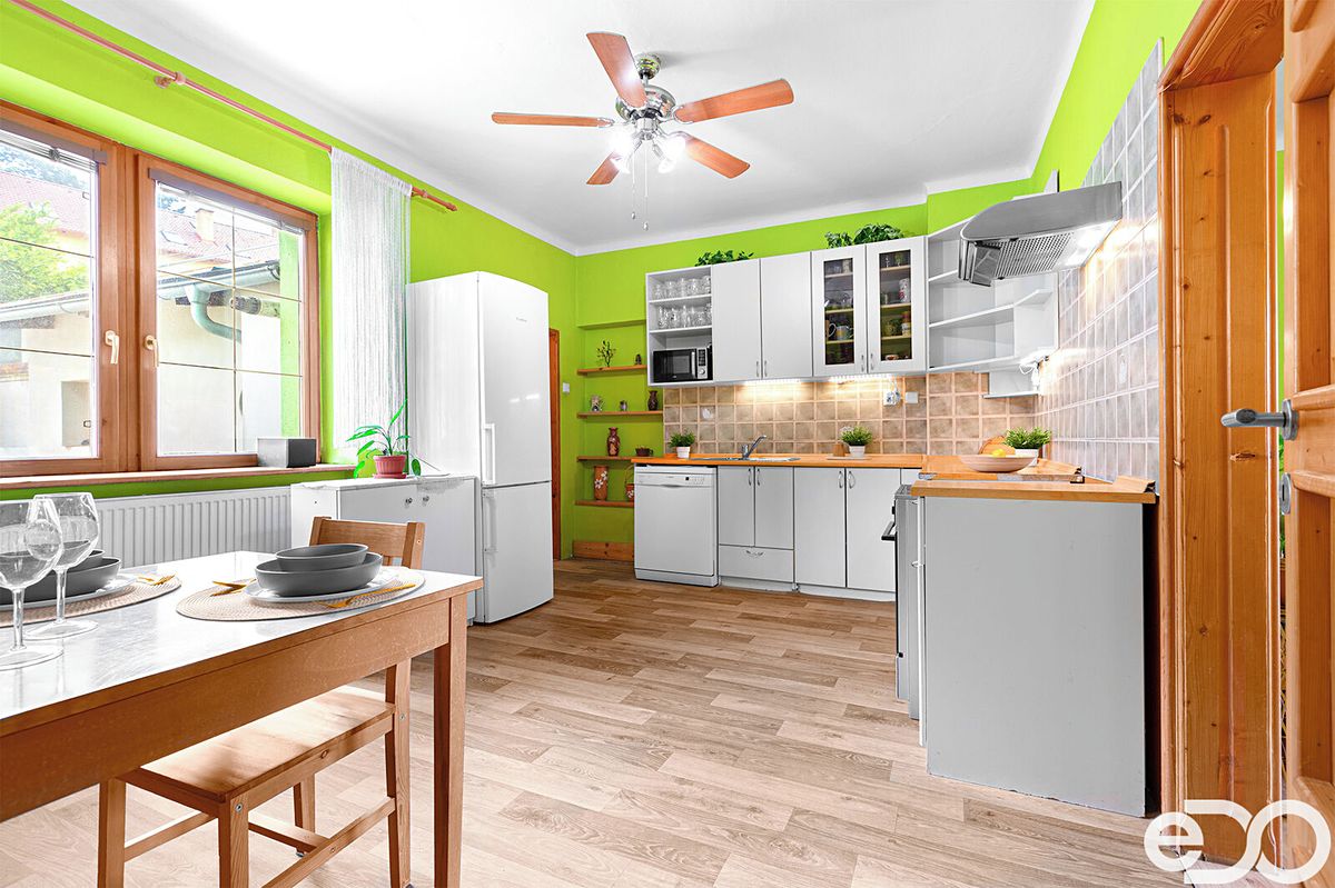 Prodej rodinného domu 195 m², pozemek 170 m² – fotografie 3