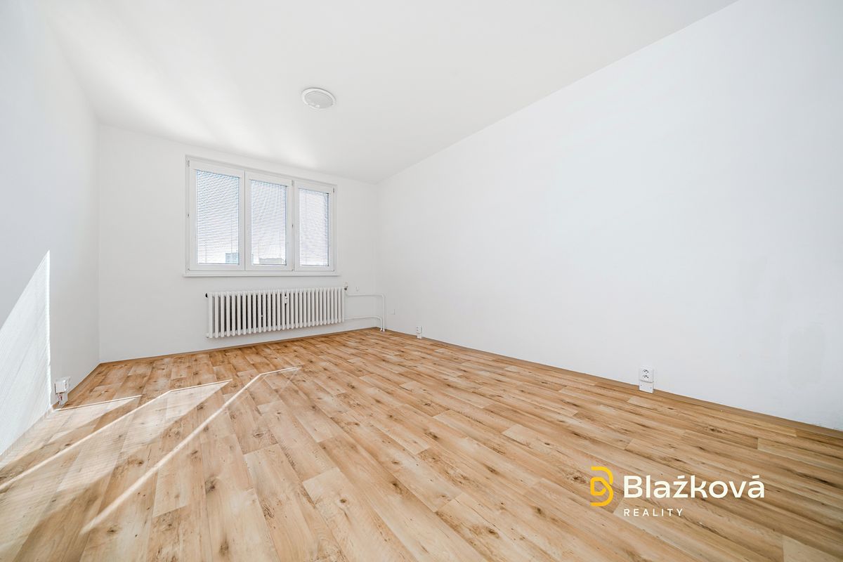 Pronájem bytu 1+kk 27 m² – fotografie 3