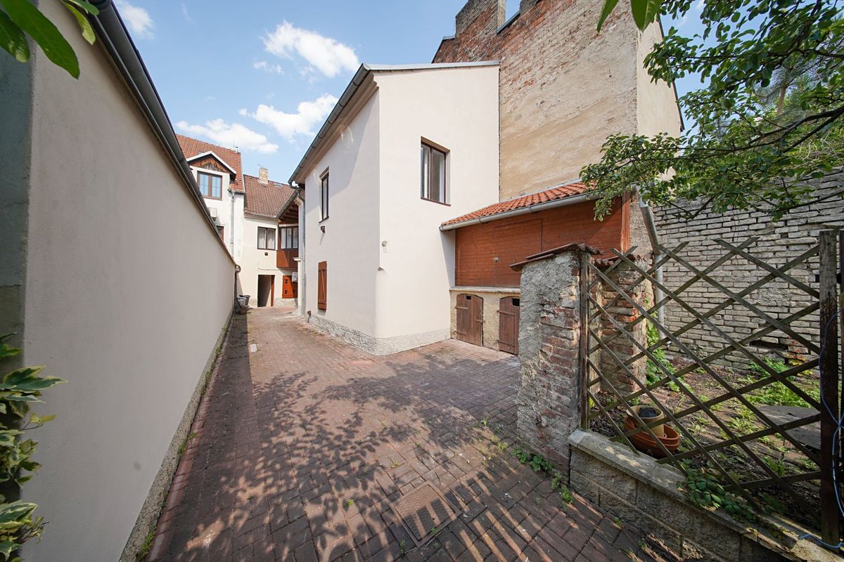 Prodej rodinného domu 270 m², pozemek 317 m² – fotografie 4
