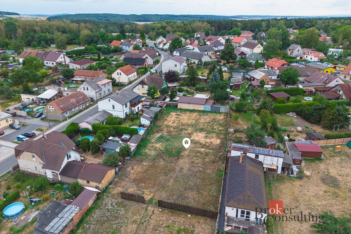 Prodej stavebního pozemku 1640 m², Břasy – fotka 1 z 3