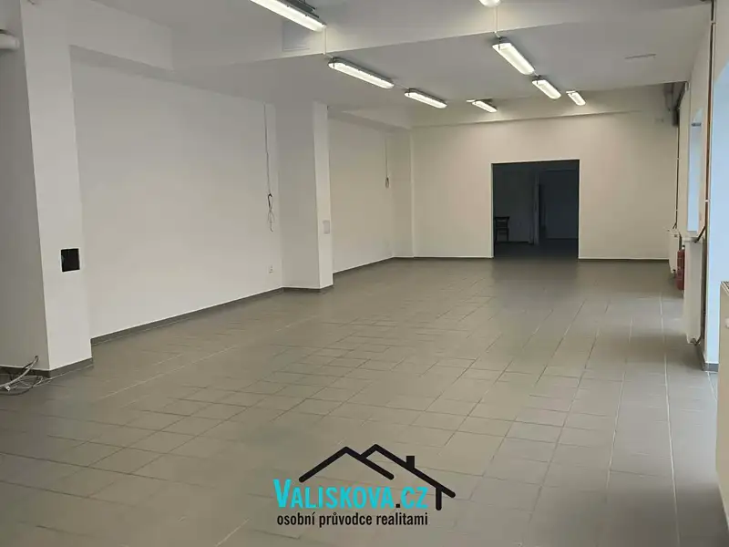 Pronájem obchodního prostoru 210 m², Kroměříž – náhled fotky 2