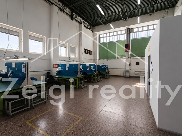 Pronájem komerčního prostoru, 428 m² (2 z 9)