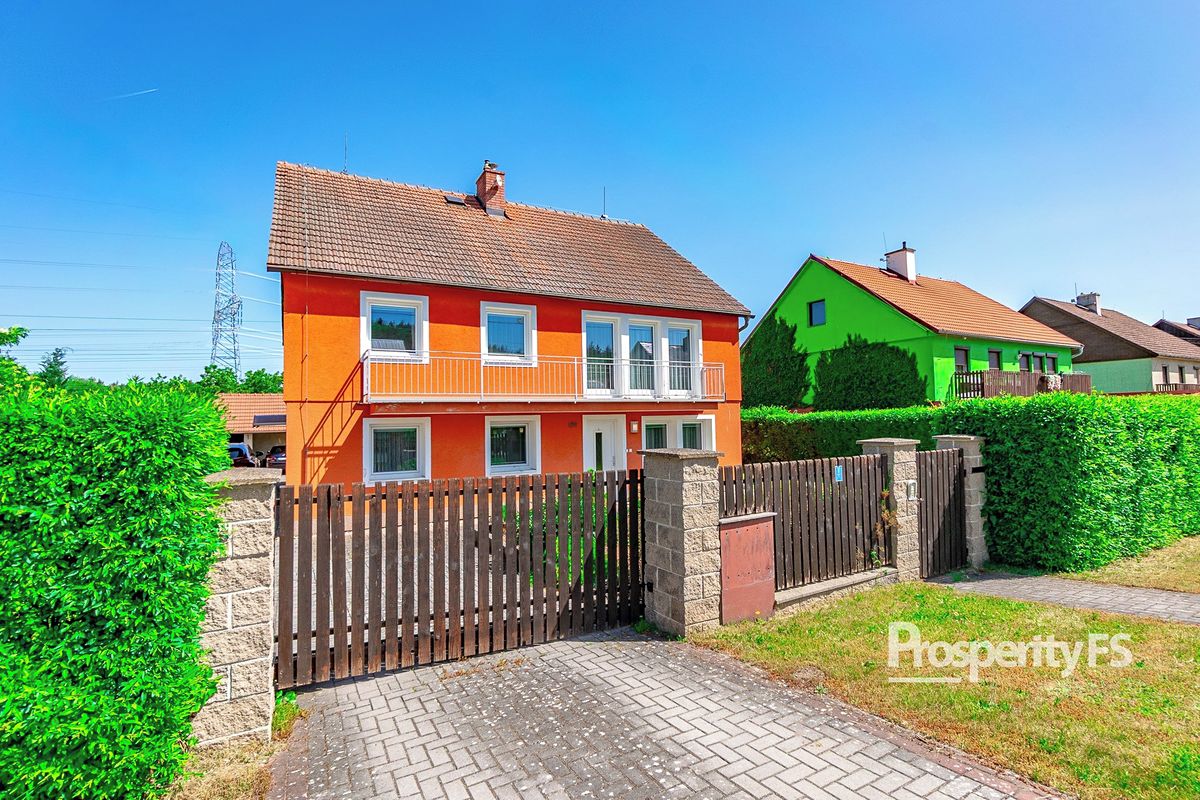 Prodej rodinného domu 206 m², pozemek 1318 m² – fotografie 2