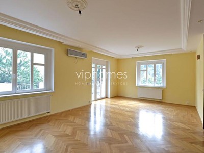 Pronájem  vily 413 m², pozemek 688 m²