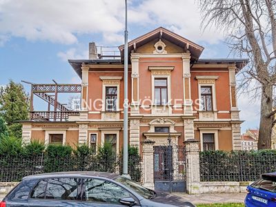 Prodej vily 400 m², pozemek 915 m²